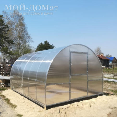 Теплица Восточная Усиленная 4 метра с поликарбонатом | Мой-Дом27 | Каркас изготовлен из оцинкованной замкнутой трубы 20*20 мм.<br>
 Ширина - 3&nbsp;метра. Высота - 2,1 метра. Длина 4 метра.&nbsp;<br>
 Выдерживаемая снеговая нагрузка - 150 кг/м2. Выдерживаемая ветровая нагрузка - до 20 м/с.<br>
 Расстояние между дугами 0,65&nbsp;метра.&nbsp;Толщина металла дуг 1,2 мм.&nbsp;Ширина двери 0,96 метра.<br>